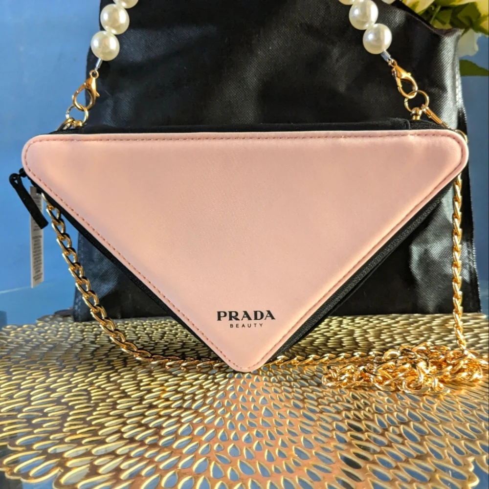 Prada - Picture 8 of 10